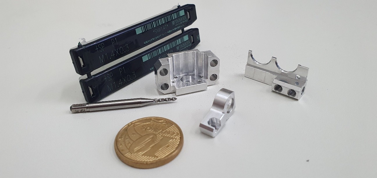 Componentes área médica com roscas M1,4